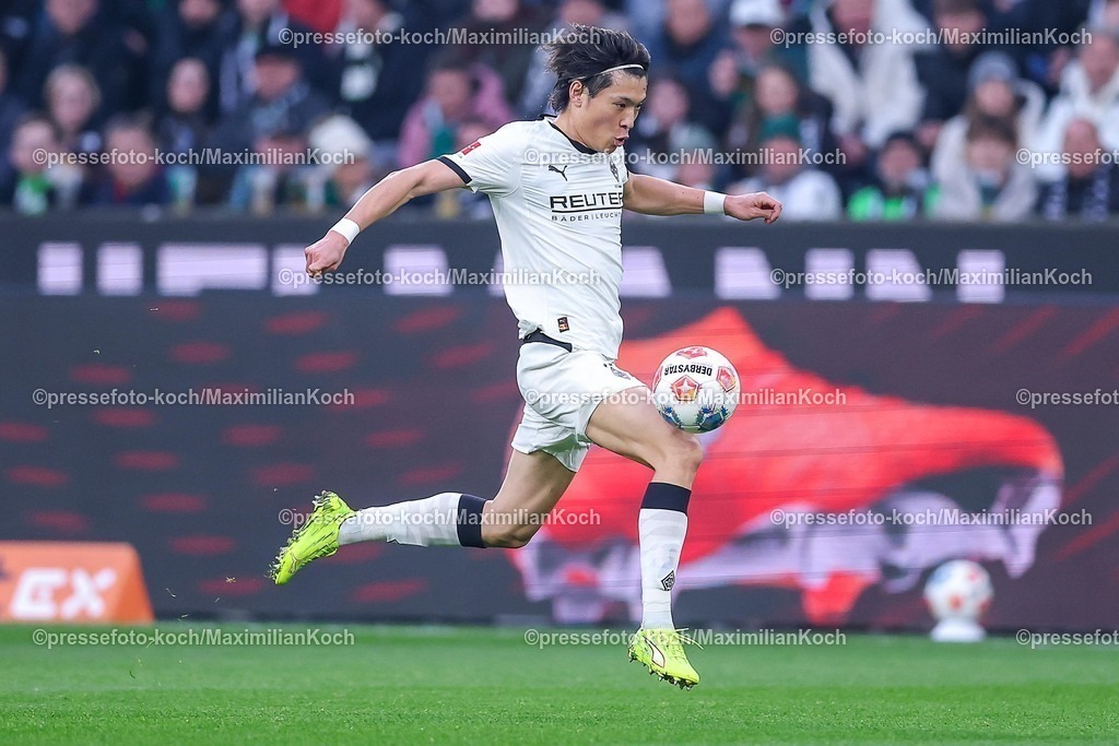 BMG13122502019 | 13.12.2025, Fußball, Borussia Mönchengladbach - VfL Wolfsburg, 1. Fußball Bundesliga, 14.Spieltag, Borussia-Park, Saison 2025 2026: Shuto Machino&nbsp;(Borussia Mönchengladbach #18)  DFB regulations prohibit any use of photographs as image sequences and or quasi-video.