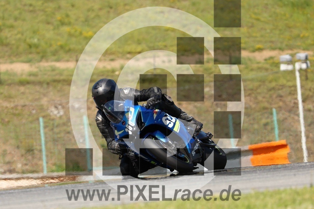 0360-20240617_11890 | Schöne Erinnerungen an spannende Momente - das festzuhalten ist unser Job. PIXELrace.de ist seit 2003 auf den Rennstrecken Europas unterwegs um die Action draußen beim Fahren und die wunderbare Stimmung imm Fahrerlager für euch einzufangen.