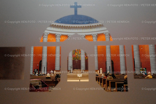 Requiem für Papst Franziskus | 25.04.2025 Am Vorabend der Beisetzung von Papst Franziskus veranstaltet der Pastoralraum Darmstadt ein Requiem in der Kirche St. Ludwig. Während der Feier läuten die Glocken im gesamten Bistum (Foto: Peter Henrich) - Realisiert mit Pictrs.com