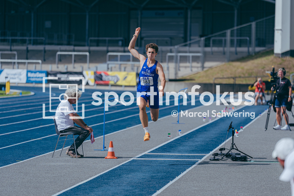 DM U23 U18 Bochum 2026 | Finn Döbrich (TG Kitzingen), Startnummer 383, Dreisprung, Deutsche Meisterschaften der U18 &amp; U23 2026, Lohrheidestadion Bochum-Wattenscheid, 04.07.2026 Foto: Marcel Schwering / sportimfokus - Realisiert mit Pictrs.com