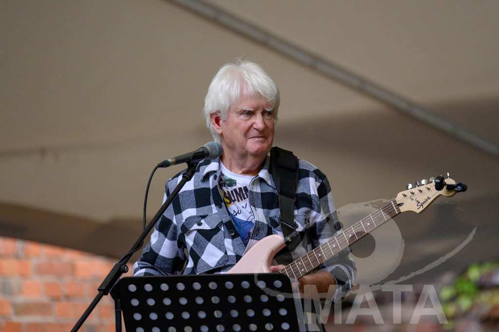 _DWA2740 | John Lees von John Lees' Barclay James Harvest live bei einem Konzert in Serenadenhof Nürnberg, 01.07.2023 - Realisiert mit Pictrs.com