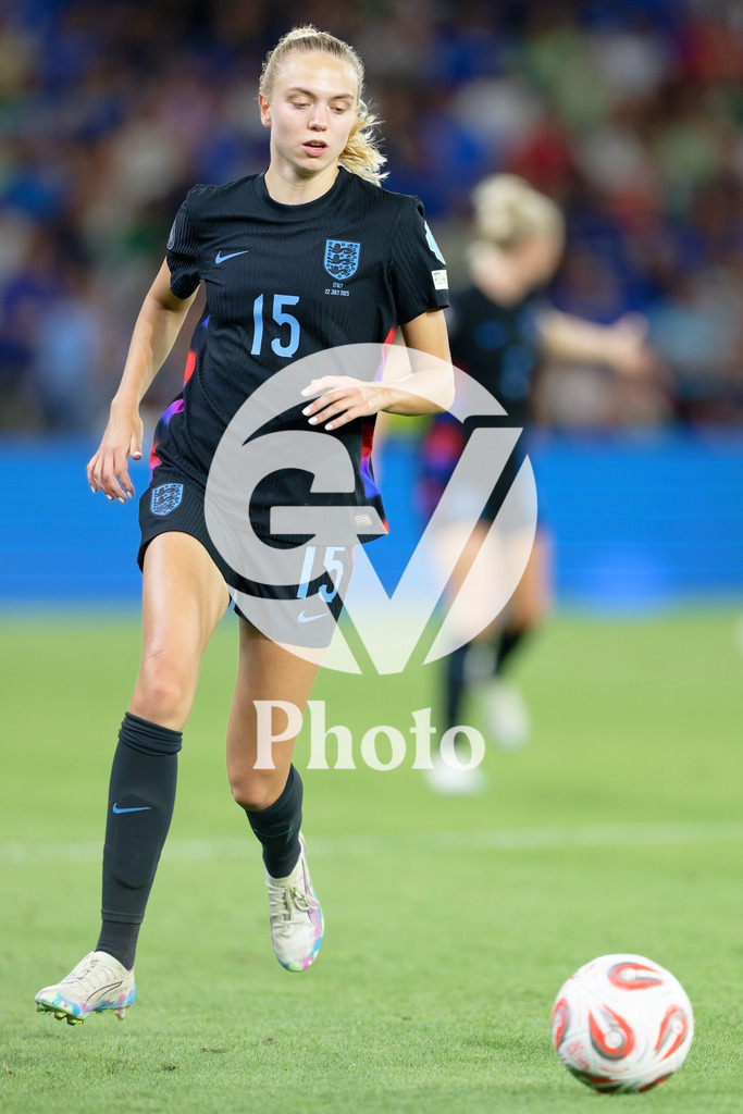 England v Italy - UEFA Women's EURO 2025 Semi-Final | GENEVA, SWITZERLAND - JULY 22:  Esme Morgan of England controls the ball  during the UEFA Women's EURO 2025 Semi-Final match between England and Italy at Stade de Geneve on July 22, 2025 in Geneva, Switzerland. (Photo by Giuseppe Velletri/Sports Press Photo/Getty Images)