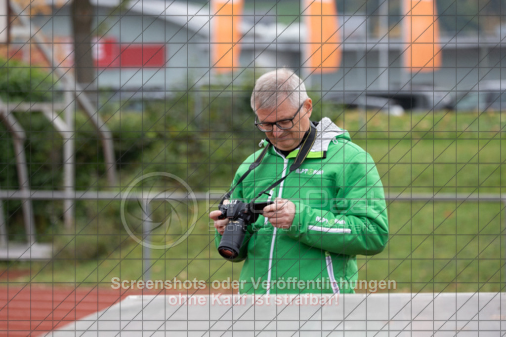 20251012_141137_0845 | #,1.FC Donzdorf (schwarz) vs. VfB Stuttgart II (rot), Fussball, Frauen-Verbandsliga Württemberg, 05. Spieltag, Saison 2025/2026, Rasenplatz Lautertal Stadion, Süßener Straße 16, 73072 Donzdorf, 12.10.2025 - 13:00 Uhr,Foto: PhotoPeet-Sportfotografie/Peter Harich