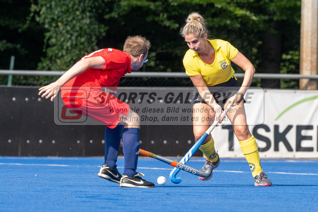 SFE_20240817_0063 | Krefeld, Deutschland, 17.08.2024:  European Cup for Recreational Hockey Players im KTHC Stadion Rot-Weiss Köln Tennis and Hockey Club am 17.08.2024 in Krefeld, Deutschland. (Foto von Stephan Fehrmann)Krefeld, Germany, 17.08.2024: European Cup for Recreational Hockey Players in KTHC Stadion Rot-Weiss Köln Tennis and Hockey Club at 17.08.2024 in Krefeld, Deutschland. (Foto from Stephan Fehrmann)