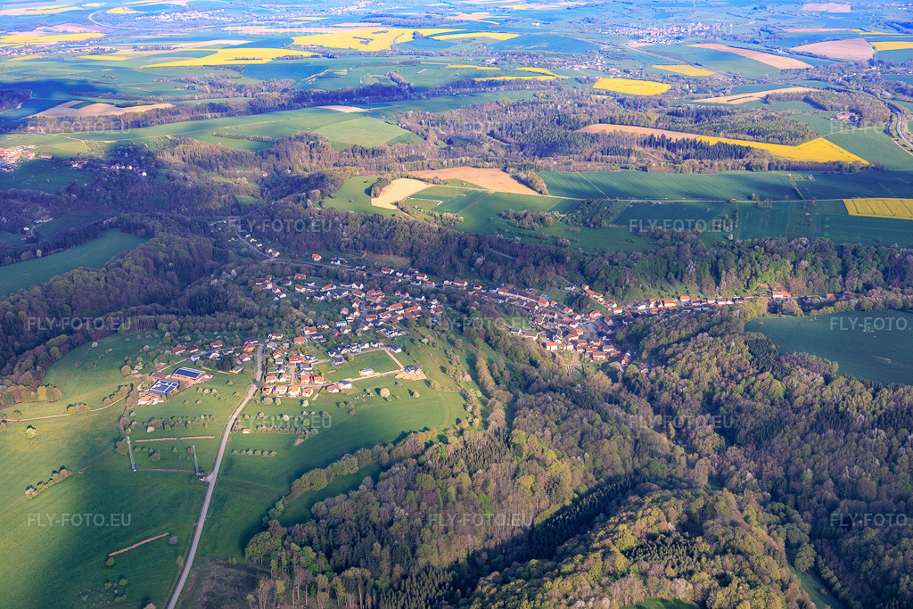 Vue aérienne: Vue de la ville depuis l'est à Hottviller dans le département Moselle, France – .Photo: IMG_154426.jpg prise le 18/04/2026 par Werner Riehm/FLY-FOTO.eu – Résolution de l'original: 6000 x 4000 px