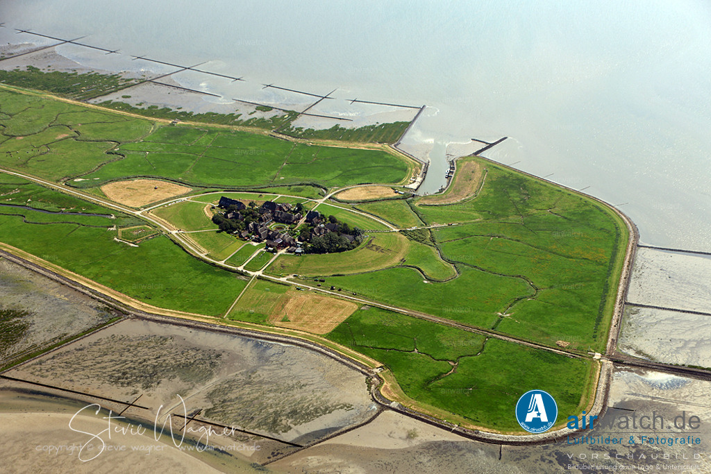 Luftbilder Hallig Oland | Das Gebiet der Hallig gehörte im Mittelalter zu den friesisch besiedelten Uthlanden. Oland wurde schon um 1231 in König Waldemars Erdbuch als Insel geführt.