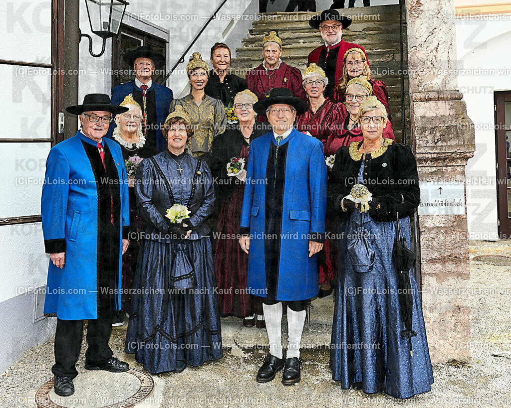 ALP0308_XXXIX_Chopin-Festival_Eroeffnung_Goldhaubengruppe | (C)FotoLois.com, Alois Spandl, XXXIX. internationales CHOPIN-Festival in der Kartause Gaming, Eröffnung des Festivals mit Einmarsch der Goldhaubengruppe Lackenhof mit der Musikkapelle Gaming sowie den Ehrengästen und Eröffnungsansprachen in der Barockbibliothek, Fr 4. August 2023.