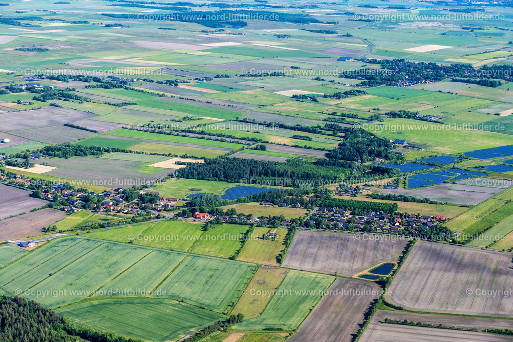 Uphusum_ELS_7857100623 | UPHUSUM 10.06.2023 Ortsansicht am Rande von landwirtschaftlichen Feldern und Nutzflächen in Uphusum im Bundesland Schleswig-Holstein, Deutschland. // Village view on the edge of agricultural fields and land in Uphusum in the state Schleswig-Holstein, Germany. Foto: Martin Elsen