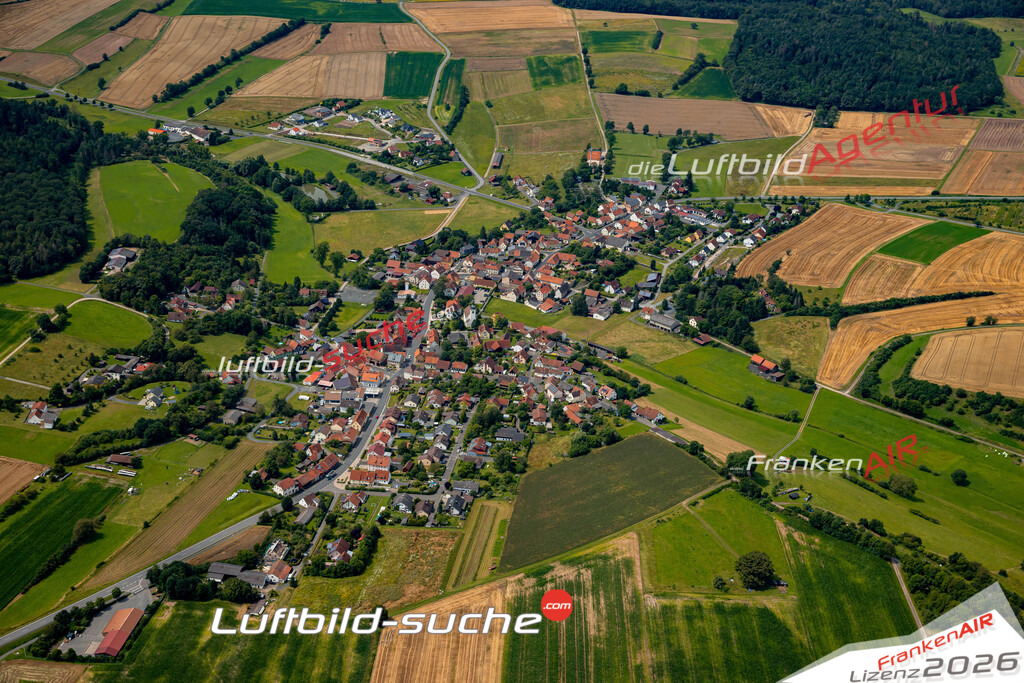 Das Luftbild zeigt :  Ermershausen - Die Luftaufnahme wurde 2024 vom UL-Flugzeug aus erstellt ( keine Drohne ) - Hochauflösende Luftaufnahme - Für grossformatige Ausdrucke geeignet. Die Geschenkidee !Mit Lizenz und Bildrechte bestellbar