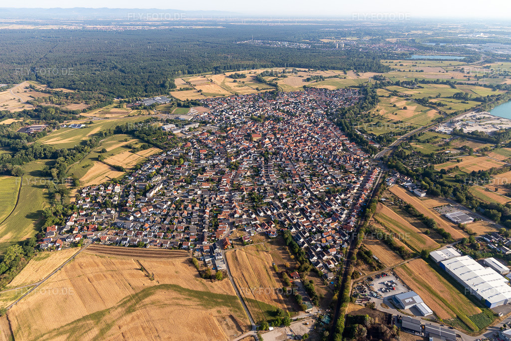 Luftbild:  in Hagenbach im Bundesland Rheinland-Pfalz in Deutschland. Foto: IMG_133787.jpg vom 14.08.2022 durch Werner Riehm/FLY-FOTO.deStadt Hagenbach