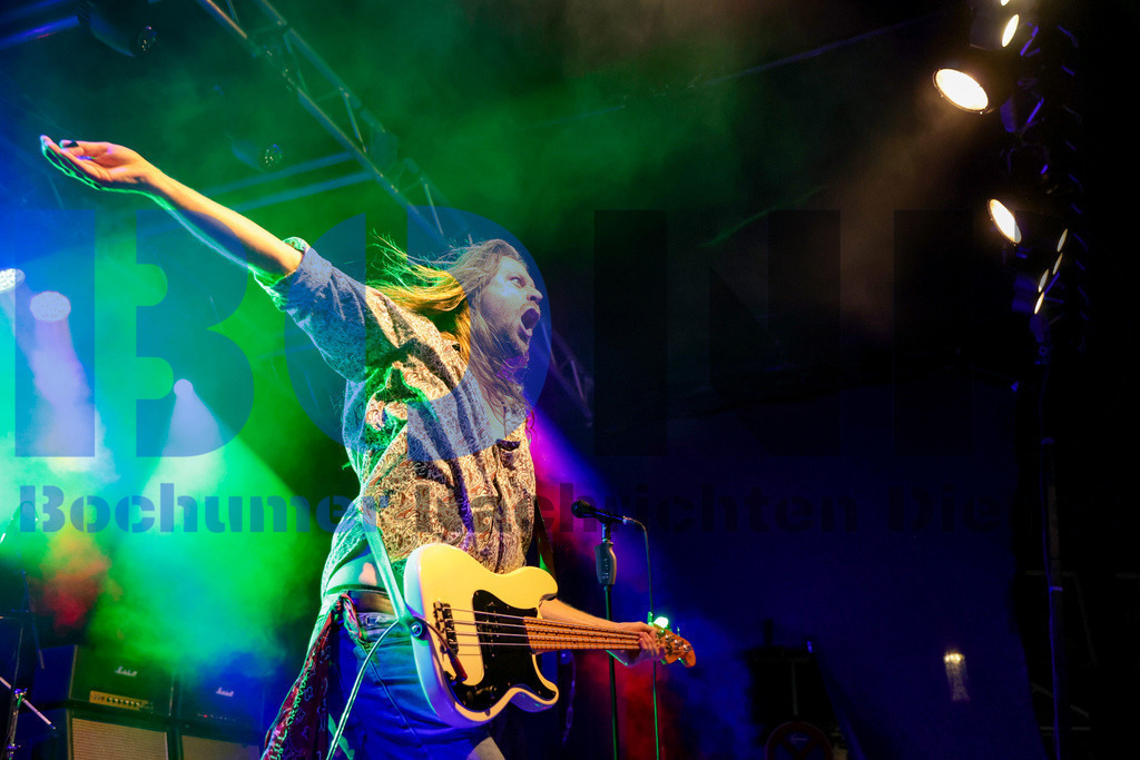 Purple Rising  {date} -  | {headline}(Foto: Sebastian Sendlak / BOND) - Realisiert mit Pictrs.com