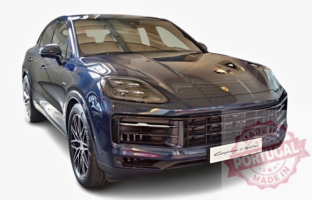 Porsche Cayenne e-hybrid showcasing its elegant design and luxurious features | Modern Porsche Cayenne e-hybrid posing in a showroom, highlighting its sleek silhouette and hybrid technology - Realisiert mit Pictrs.com