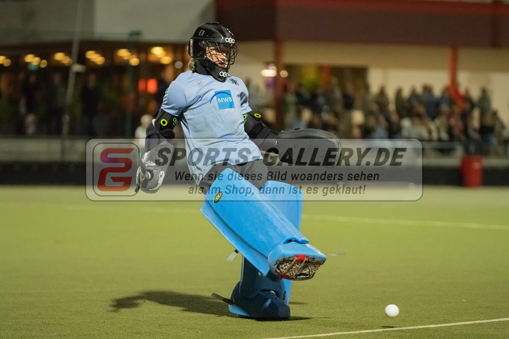 HK_20220916_109875 | 1. Bundesliga Damen Düsseldorfer HC - Uhlenhorst Mülheim am 16.9.2022 DHC Düsseldorf, Düsseldorf , Finja Stark Torfrau ( Uhlenhorst Mülheim #9 )