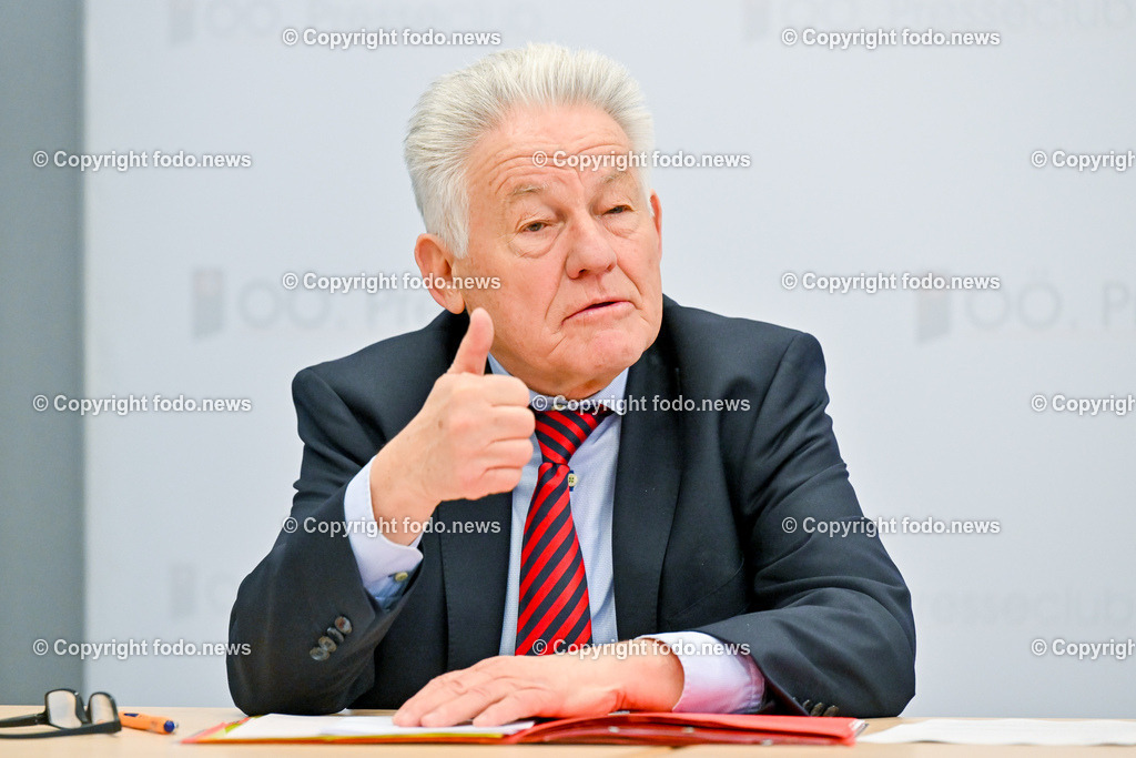 Pressekonferenz ProOriente_ Die Veränderung der Epoche-Herausforderung für die Christen_ 09.03.2023-26 | 09.03.2023, Presseclub Linz, AUT, Pressekonferenz Pro Oriente, Die Veraenderung der Epoche-Herausforderung fuer die Christen, im Bild LH a.D. Josef Puehringer (Vorsitzender von PRO ORIENTE Sektion Linz)