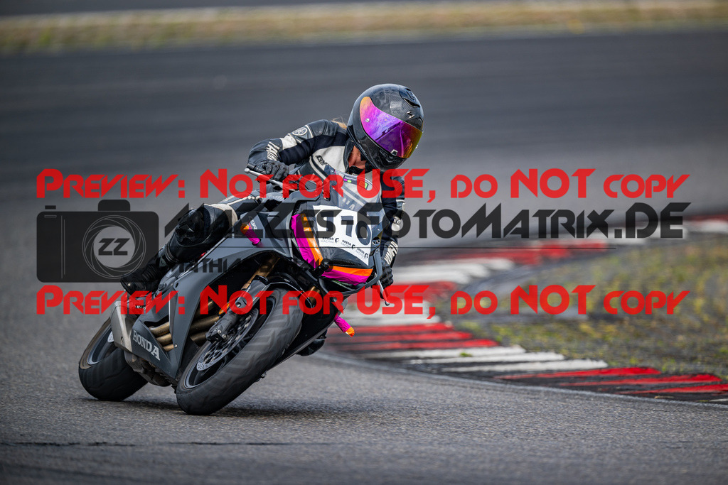 MaZZes_FotoMatrix_230719_2148 | GRUEN