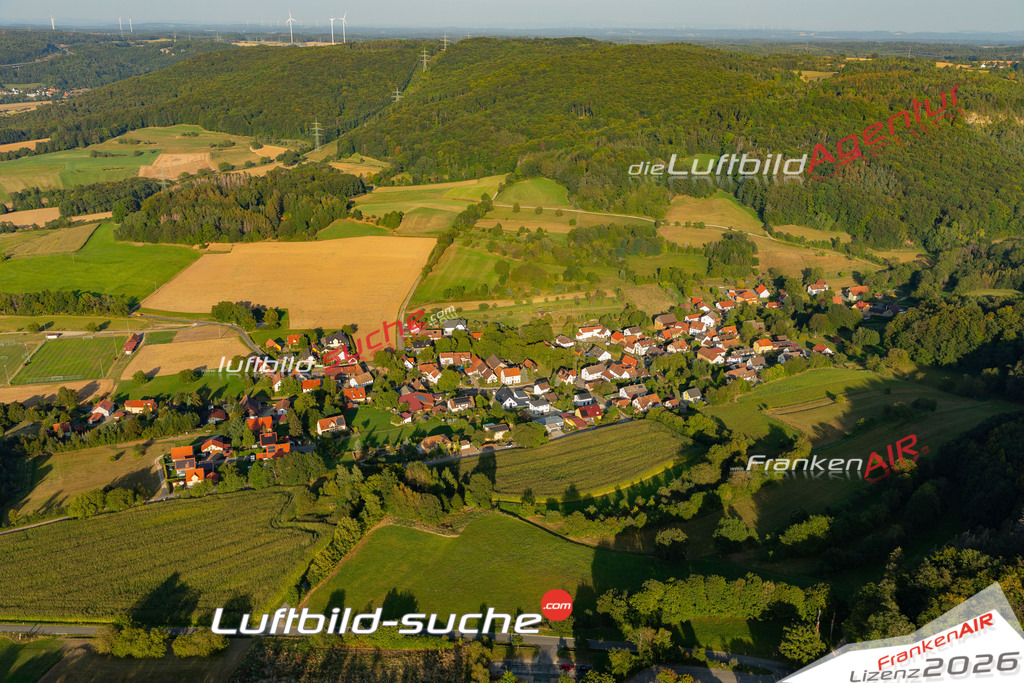 Das Luftbild zeigt : Zeckendorf Scheßlitz - Die Luftaufnahme wurde 2024 vom UL-Flugzeug aus erstellt ( keine Drohne ) - Hochauflösende Luftaufnahme - Für grossformatige Ausdrucke geeignet. Die Geschenkidee !Mit Lizenz und Bildrechte bestellbar