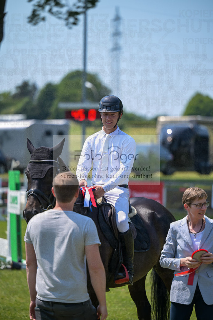 Reitturnier Voxtrup | Entdecke hochwertige Reitturnierfotos von Foto Oger. Professionell, emotional und authentisch – jetzt Lieblingsmomente im Shop bestellen.Deutschlandweite Turnierfotografie. - Realisiert mit Pictrs.com