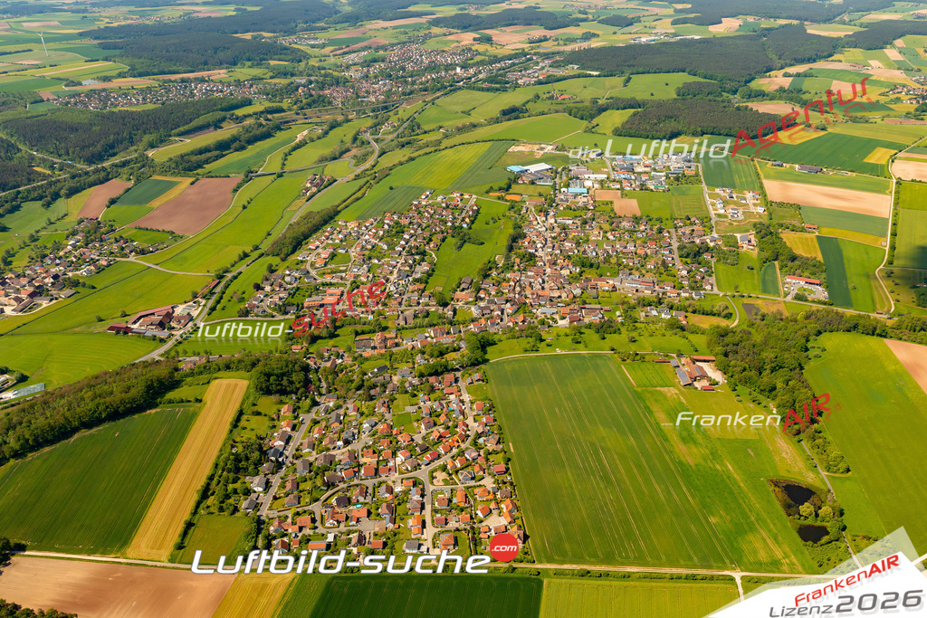 Das Luftbild zeigt :  Wilhelmsdorf - Die Luftaufnahme wurde 2024 vom UL-Flugzeug aus erstellt ( keine Drohne ) - Hochauflösende Luftaufnahme - Für grossformatige Ausdrucke geeignet. Die Geschenkidee !Mit Lizenz und Bildrechte bestellbar