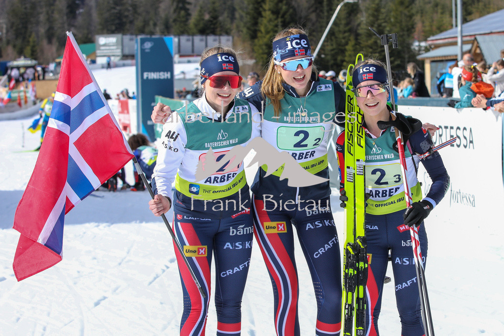 OE7A5133 | Sieger NOR,HAARSTAD Stine, VOELSTAD Hanna, SKOG Martine, vl.nach re.