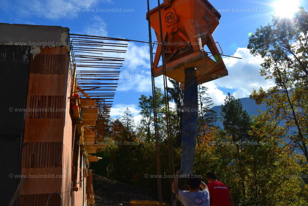 bib-lg04-betonarbeiten-0422 | Nach LV-Leistungsgruppen sortierte Detailfotos über den Bau eines Hauses. Alle Hausbau-Bilder direkt vom Urheber und Autor der Website Haus-Selber-Bauen.com