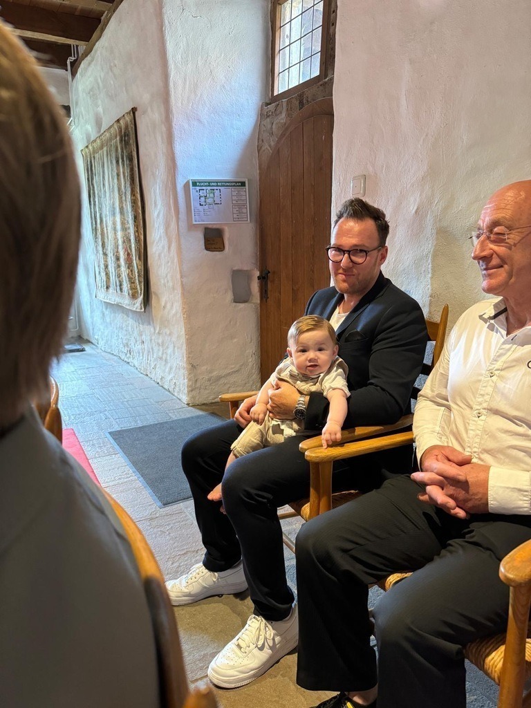 8ccffd14-2d6c-46f1-9c50-84de3db96369 | traudl_s_fotos