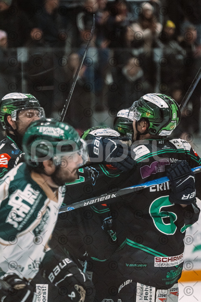 Alligators_vs_Erding_12_12_2025-126 | Höchstadt Alligators Fotogalerie: Eishockey-Action aus Franken. Professionelle Spielfotos, Portraits & Stadionbilder zum Download. Jetzt entdecken! - Realisiert mit Pictrs.com