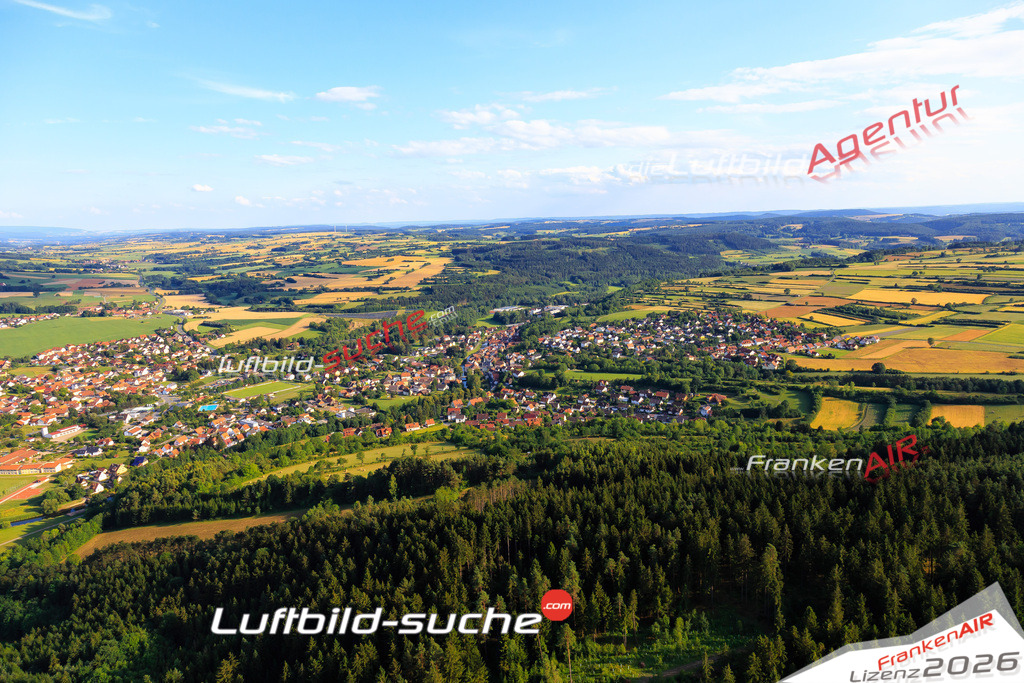 Die Luftaufnahme Friesen - Kronach wurde vom UL-Flugzeug (keine Drohne) aus fotografiert.Hohe Druck- Auflösung-die Geschenkidee!