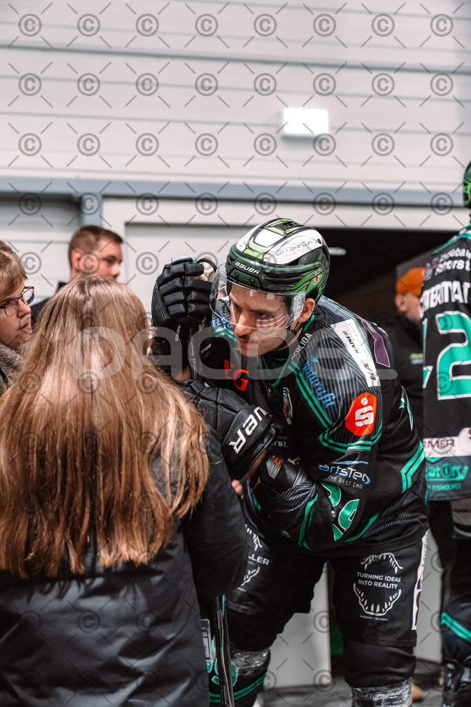 Alligators_vs_Stuttgart_16_11_2025-20 | Höchstadt Alligators Fotogalerie: Eishockey-Action aus Franken. Professionelle Spielfotos, Portraits & Stadionbilder zum Download. Jetzt entdecken! - Realisiert mit Pictrs.com