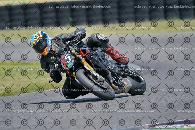 26BT02-2206 | markuskiefer.com - Realisiert mit Pictrs.com