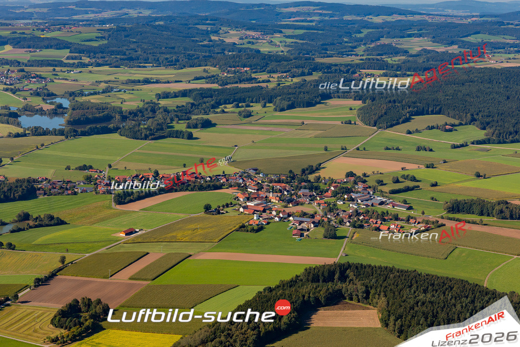 Die Luftaufnahme Muschenried - Winklarn wurde 2021 mittels Flugzeug (keine Drohne) erstellt. Hohe Auflösung -für große Poster und Wandbilder geeignet!