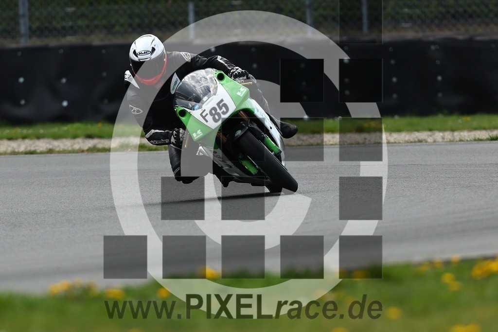 0f85-20260418_01540 | Schöne Erinnerungen an spannende Momente - das festzuhalten ist unser Job. PIXELrace.de ist seit 2003 auf den Rennstrecken Europas unterwegs um die Action draußen beim Fahren und die wunderbare Stimmung imm Fahrerlager für euch einzufangen.