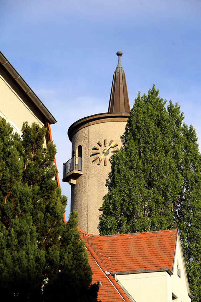 Bethanienkirche | Entdecke über 20 Kategorien Leipzig-Motive: Foto-Downloads, hochwertige Poster, Leinwand- & Fine-Art-Prints. Jetzt Lieblingsfoto im Bildlexikon Leipzig Shop bestellen!