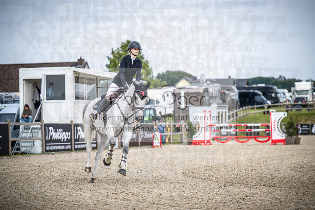 DOS_3478 | Entdecke hochwertige Reitturnierfotos von Foto Oger. Professionell, emotional und authentisch – jetzt Lieblingsmomente im Shop bestellen.Deutschlandweite Turnierfotografie. - Realisiert mit Pictrs.com