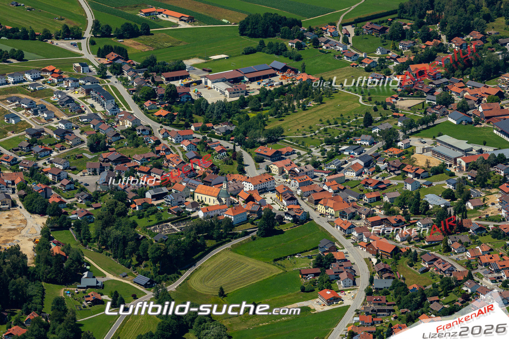 Aktuelles Luftbild von  Bischofsmais - Die Luftaufnahme wurde 2022 mittels UL-Flugzeug erstellt ( keine Drohne ) - hochauflösende Kamera-Systeme von  Canon -Beste Qualität - Für grossformatige Ausdrucke geeignet. Die Geschenkidee !
