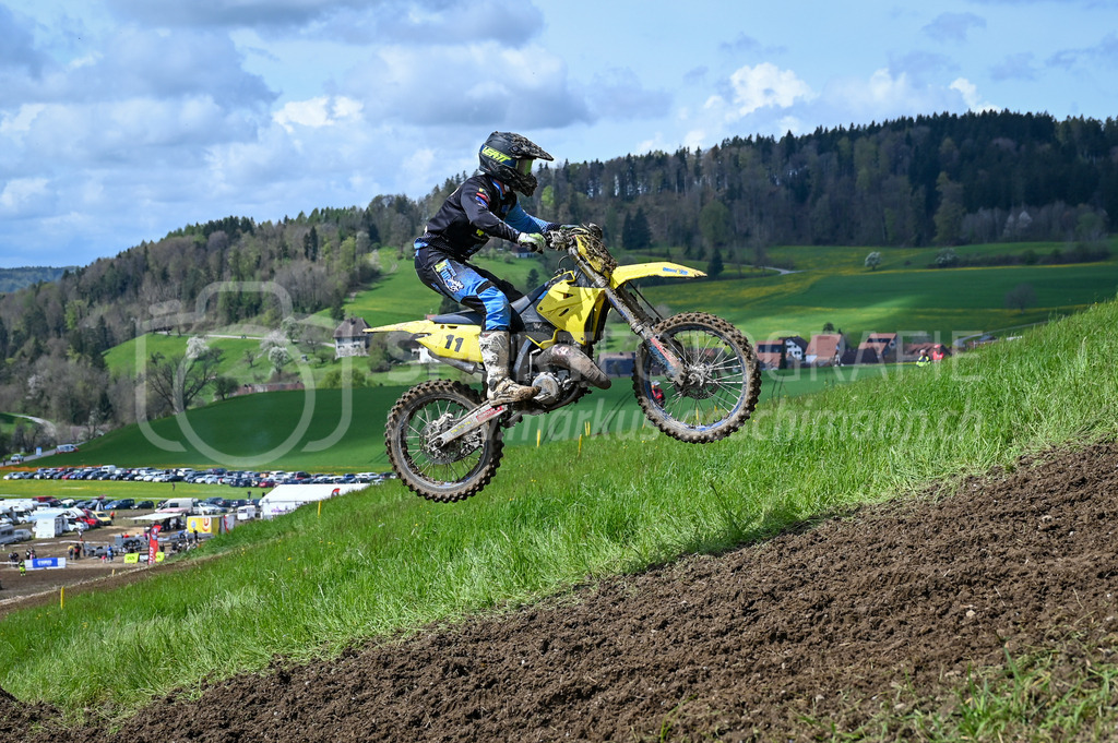 Motocross Schlatt bei Winterthur - 29. April 2023 | #11 Suter Simon aus Matzingen (CH) auf Suzuki in der Kategorie Hobby Open am Motocross Schlatt bei Winterthur, 29. April 2023.
Instagram: @mx_schlatt | @mc_wila | @sam_schweiz
Bild: Sportfotografie Markus Aeschimann | www.markus-aeschimann.ch - Realisiert mit Pictrs.com