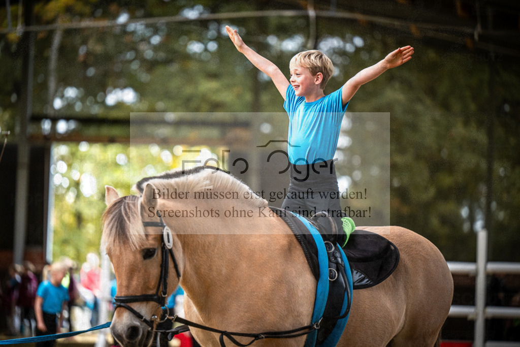 DOS_0066 | Entdecke hochwertige Reitturnierfotos von Foto Oger. Professionell, emotional und authentisch – jetzt Lieblingsmomente im Shop bestellen.Deutschlandweite Turnierfotografie. - Realisiert mit Pictrs.com