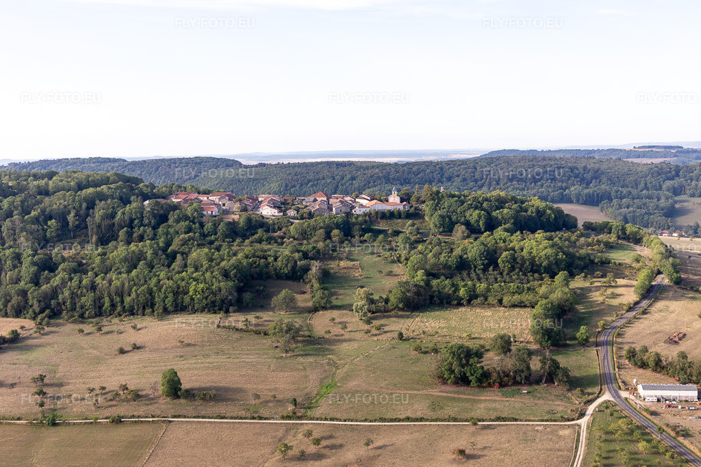 Vue aérienne: Vue de la ville à Vaudémont dans le département Meurthe et Moselle, France. Photo: IMG_118511.jpg prise le 16/09/2019 par Werner Riehm/FLY-FOTO.euRésolution de l'original: 5472 x 3648 px