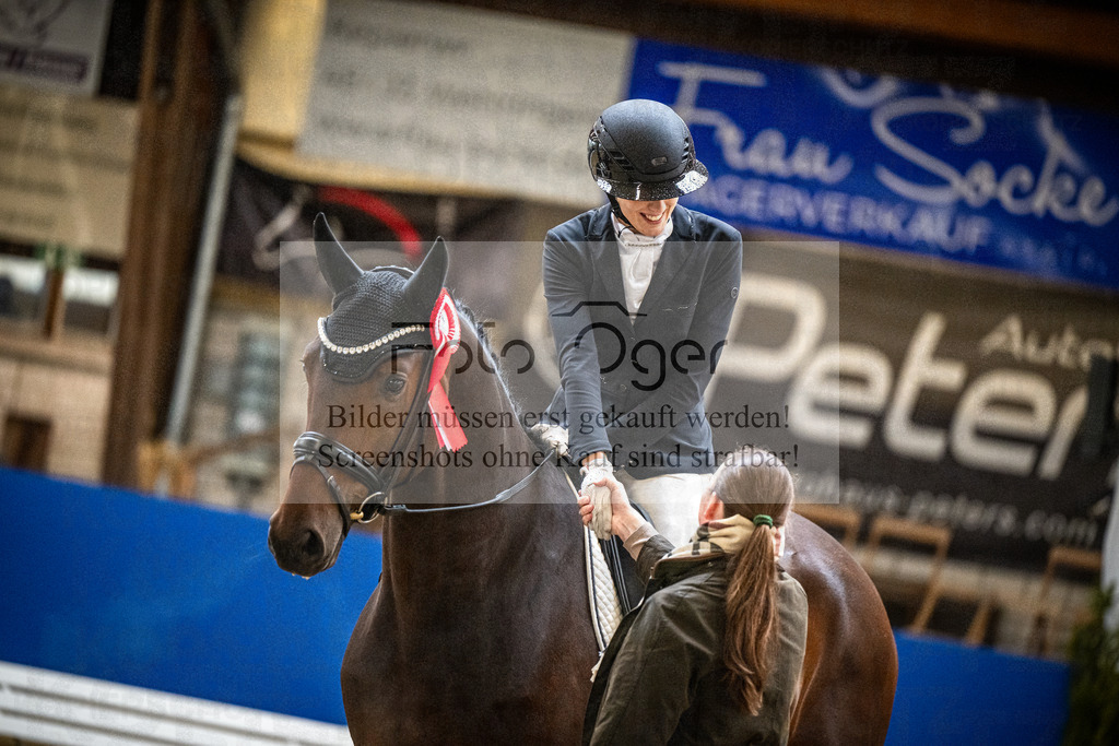 DOS_0037 | Entdecke hochwertige Reitturnierfotos von Foto Oger. Professionell, emotional und authentisch – jetzt Lieblingsmomente im Shop bestellen.Deutschlandweite Turnierfotografie. - Realisiert mit Pictrs.com