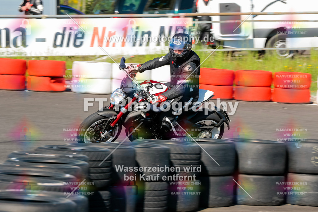 Moto-TeamOBK-21406 | Hier findet Ihr Bilder von Touristenfahrten auf der Nürburgring Nordschleife oder von anderen Veranstaltungen die ich besucht habe. Viel Spass beim Durch Schauen 
