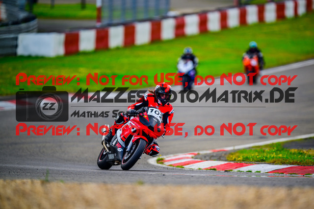 MaZZes_FotoMatrix_240717_6007705_8650 | GELB