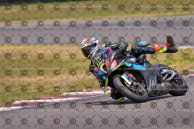26bt05-1425 | markuskiefer.com - Realisiert mit Pictrs.com