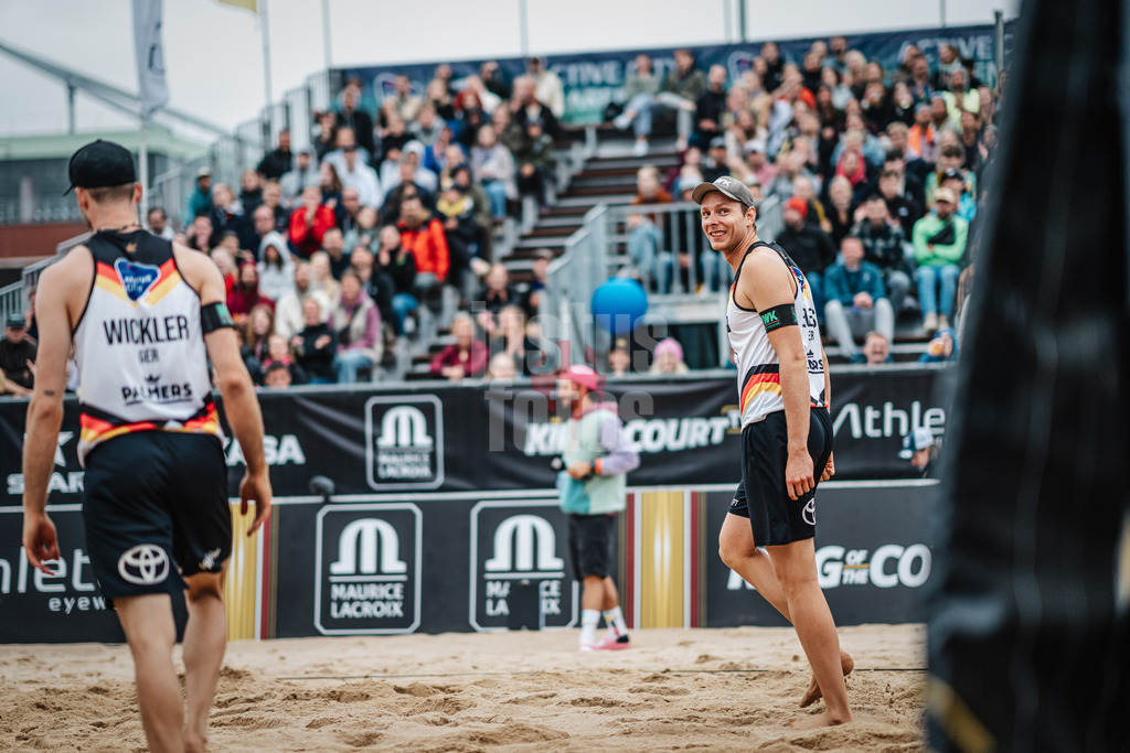 Beachvolleyball | Männer | Queen and King of the Court | Hamburg | 02.06.2024 | Nils Ehlers schaut nach hinte