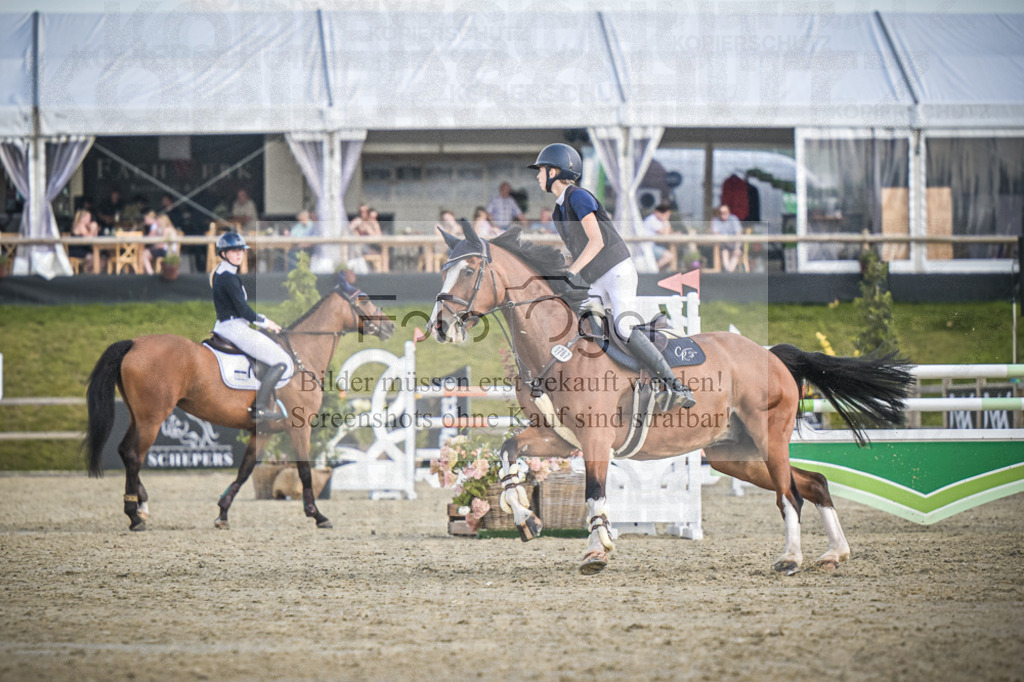 DOS_1252 | Entdecke hochwertige Reitturnierfotos von Foto Oger. Professionell, emotional und authentisch – jetzt Lieblingsmomente im Shop bestellen.Deutschlandweite Turnierfotografie. - Realisiert mit Pictrs.com