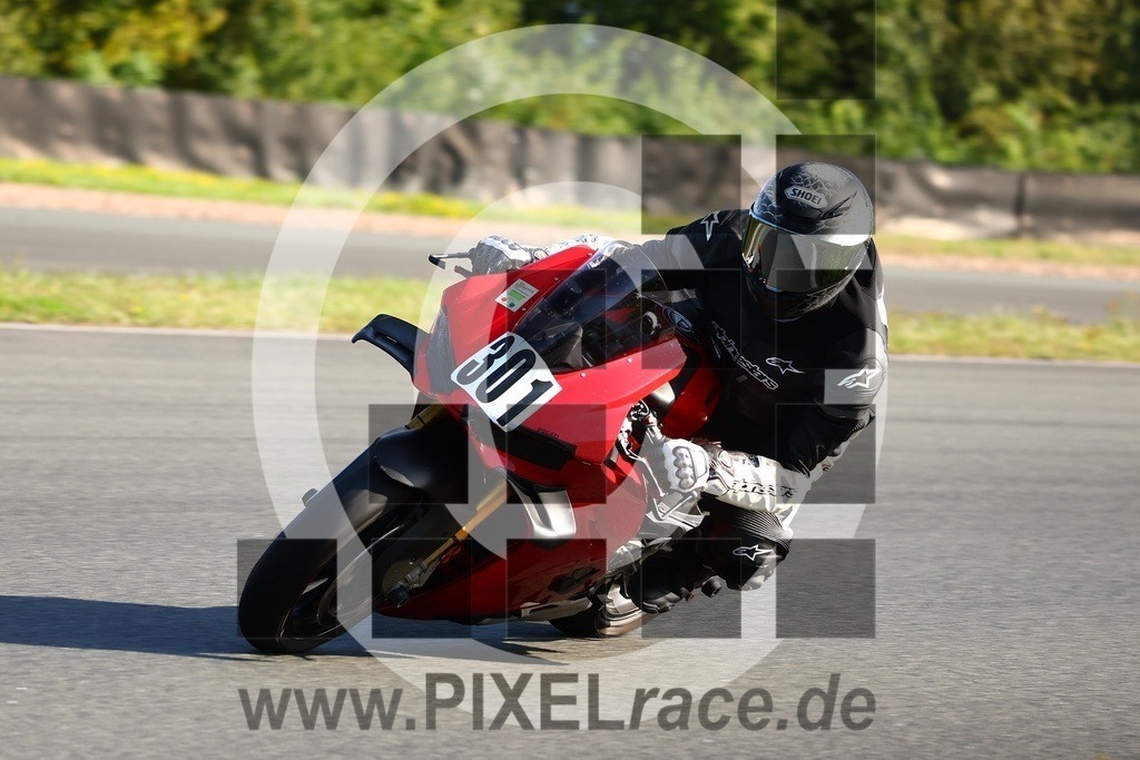 0301-20260907_04069 | Schöne Erinnerungen an spannende Momente - das festzuhalten ist unser Job. PIXELrace.de ist seit 2003 auf den Rennstrecken Europas unterwegs um die Action draußen beim Fahren und die wunderbare Stimmung imm Fahrerlager für euch einzufangen.