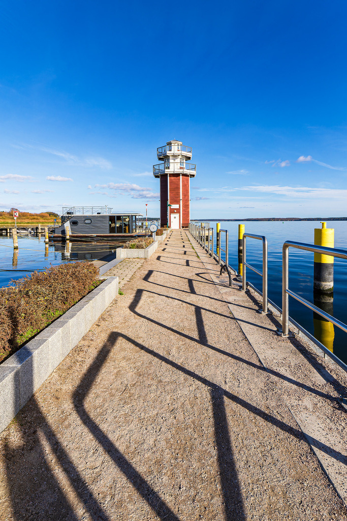 Leuchtturm und Hafen am Plauer See in der Stadt Plau am See | Leuchtturm und Hafen am Plauer See in der Stadt Plau am See.