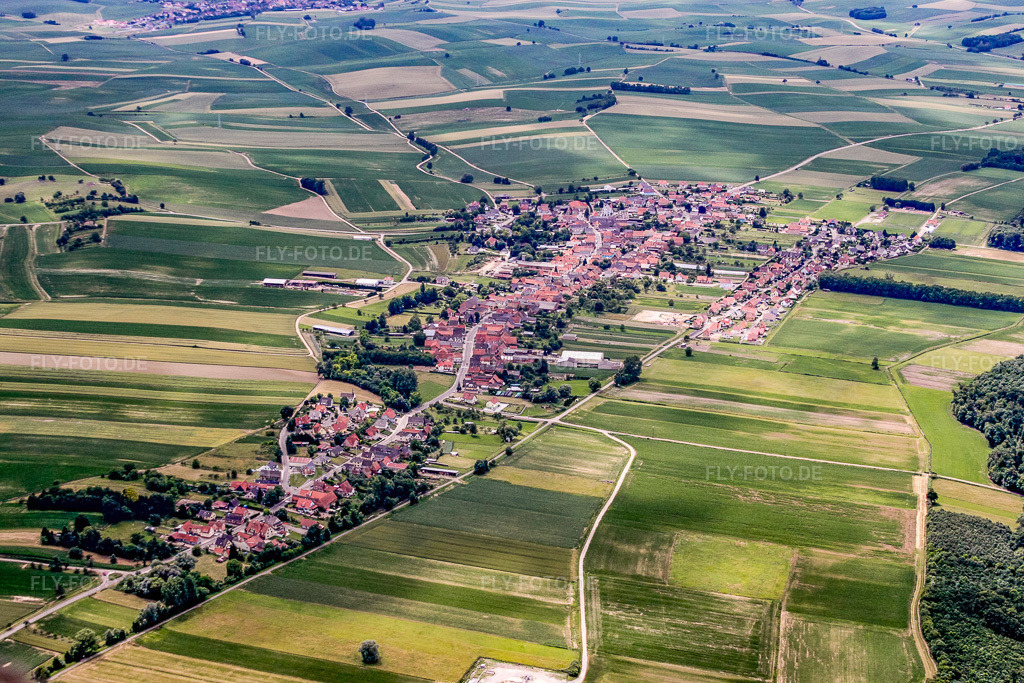 Luftbild: Ortsansicht von Westen in Niederlauterbach im Bundesland Bas-Rhin in Frankreich. – Foto: IMG_19045.jpg vom 20.06.2009 durch Werner Riehm/FLY-FOTO.de – Auflösung des Originals: 4752 x 3168 px