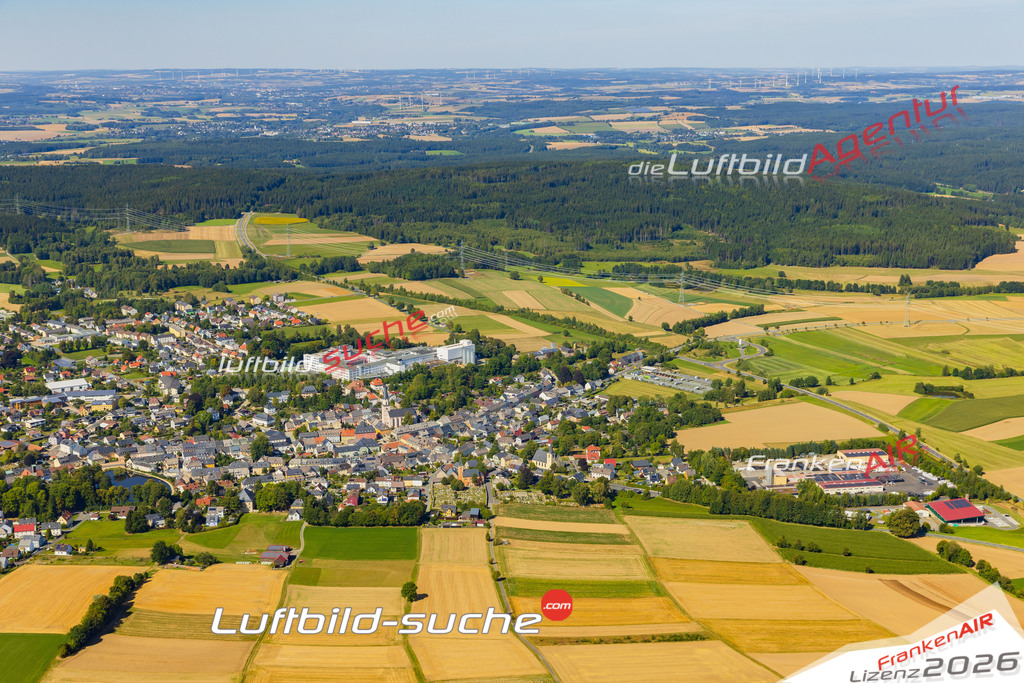 Luftaufnahme von  Kirchenlamitz - Die Luftaufnahme wurde 2025 vom UL-Flugzeug heraus erstellt ( keine Drohne ) - Hochauflösende Luftaufnahme - für professionelle Ausdrucke geeignet. Die Geschenkidee !Mit Lizenz und Bildrechte bestellbar