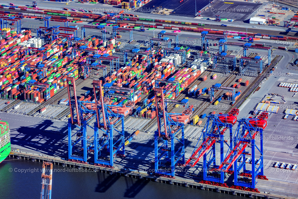 Hamburg_Burchardkai_Containerbrücken_ELS_6104250925 | HAMBURG 25.09.2025 HHLA Logistics Container Terminal Burchardkai am Hamburger Hafen in Hamburg. // HHLA Logistics Container Terminal Burchardkai in the Port of Hamburg harbor in Hamburg in Germany. Foto: Martin Elsen