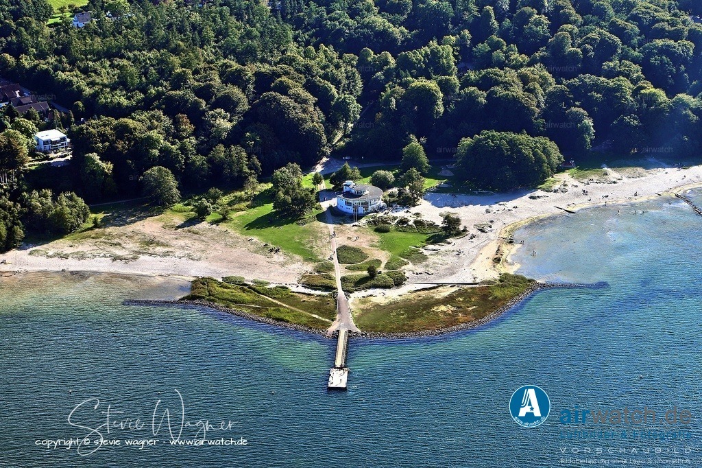 Luftbild Flensburg Solitüde - Die Solitüde ist ein Gebiet in der kreisfreien Stadt Flensburg, gelegen im Stadtteil Mürwik an der Flensburger Förde | Die Solitüde ist ein Gebiet in der kreisfreien Stadt Flensburg, gelegen im Stadtteil Mürwik an der Flensburger Förde und westlich neben dem zu Glücksburg gehörenden Meierwik. Es besteht aus kleinen Waldflächen (Solitüder Wald), Steilhängen, einer teils dünneren Bebauung und dem Strand von Solitüde.