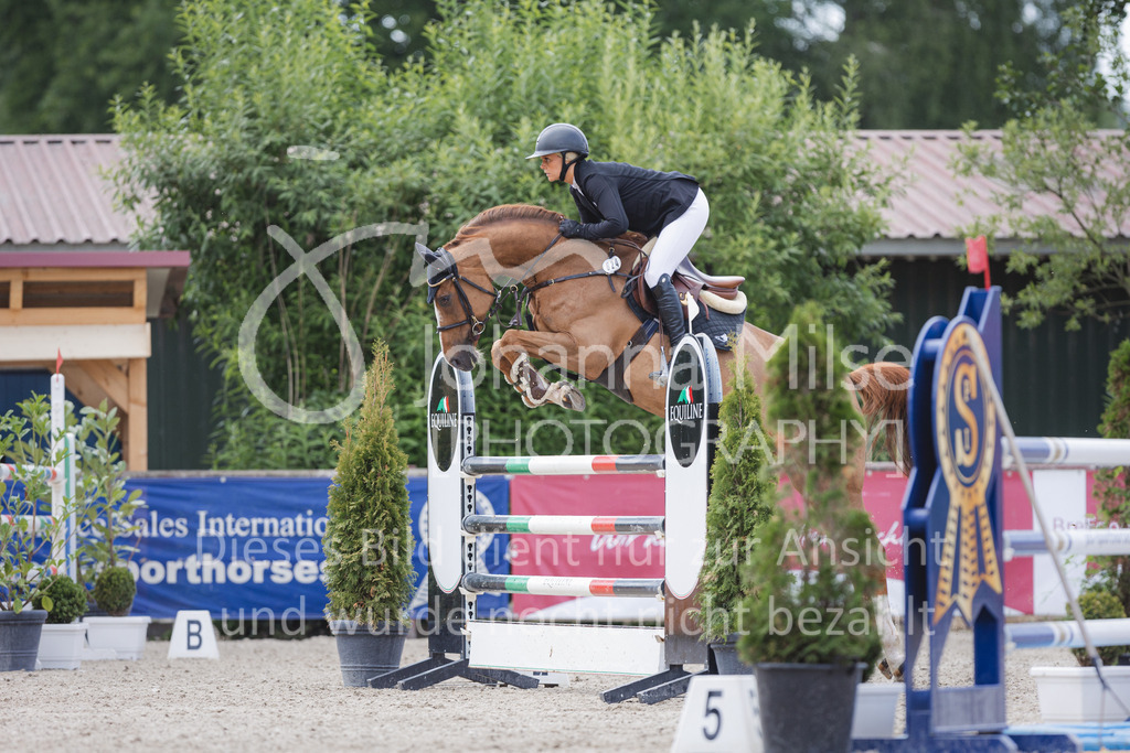 220614_Mühlen_SprPfM-662 | Late Entry Mühlen
Springprüfung Kl.M* 6-8j. Pferde gl. Einlaufprüfung für 6j. Pferde
14.06.2022